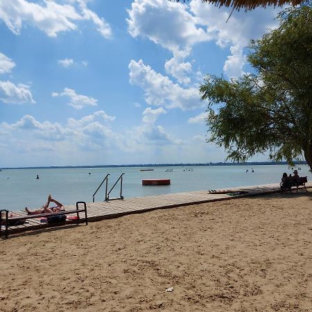 Tulipan Bungalow Camping Resort Gyenesdias Luaran gambar