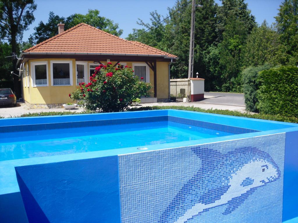 Tulipan Bungalow Camping Resort Gyenesdias Luaran gambar