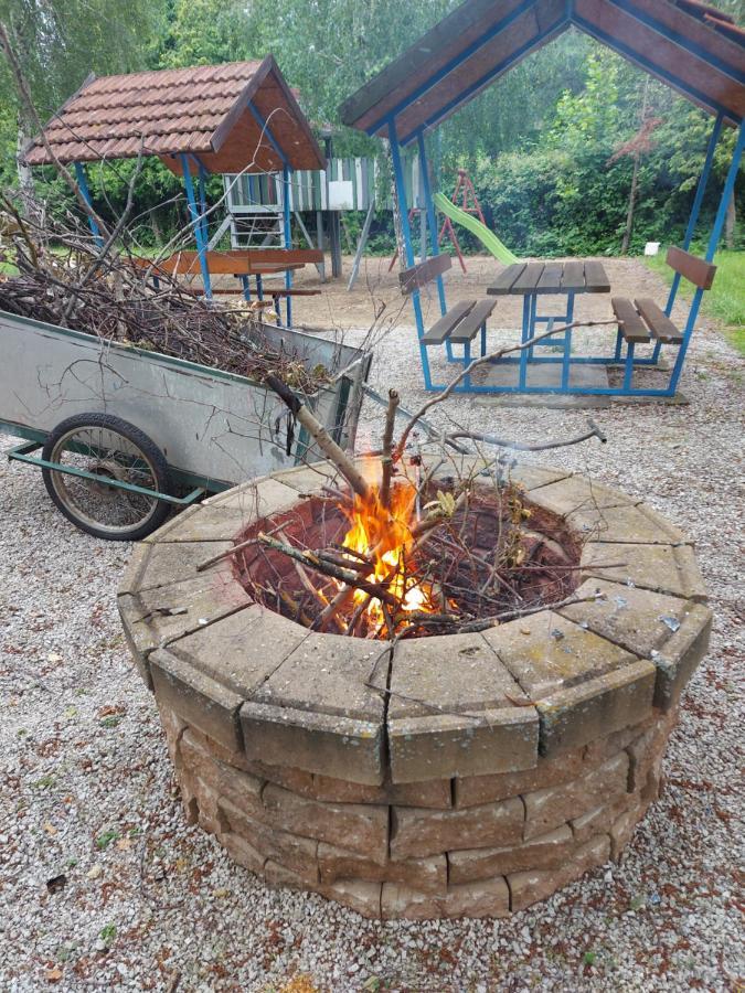Tulipan Bungalow Camping Resort Gyenesdias Luaran gambar