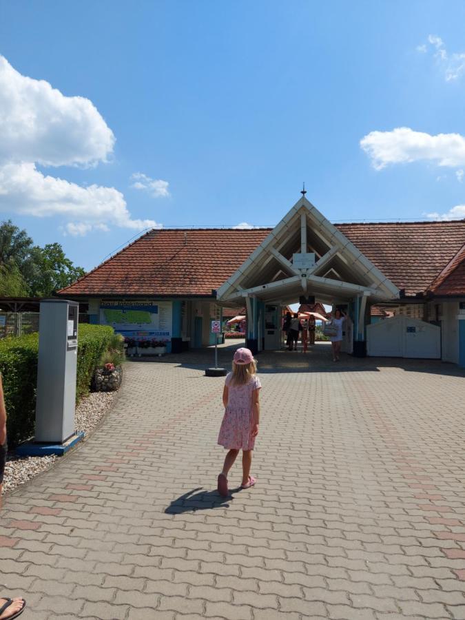 Tulipan Bungalow Camping Resort Gyenesdias Luaran gambar