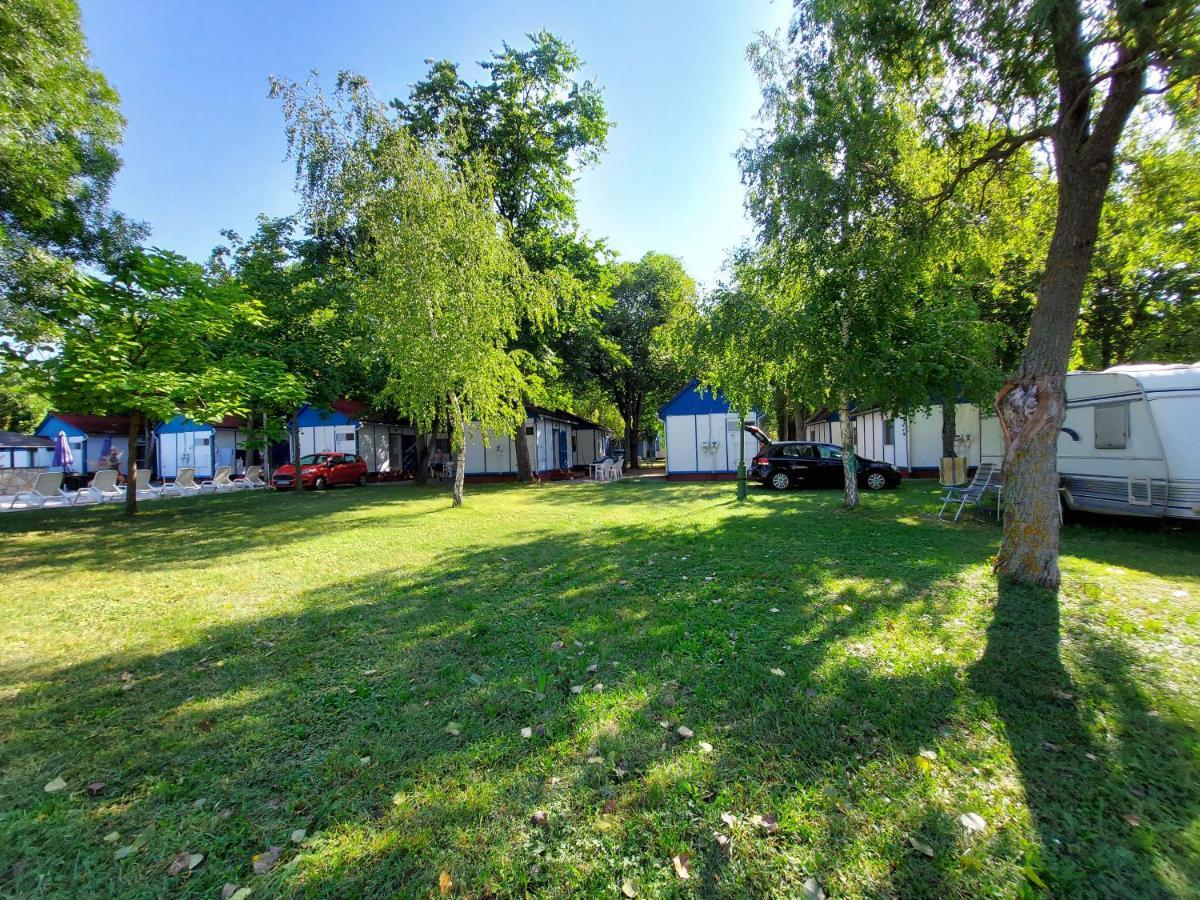 Tulipan Bungalow Camping Resort Gyenesdias Luaran gambar