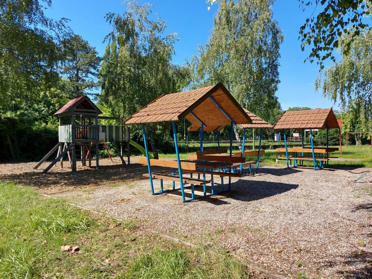 Tulipan Bungalow Camping Resort Gyenesdias Luaran gambar