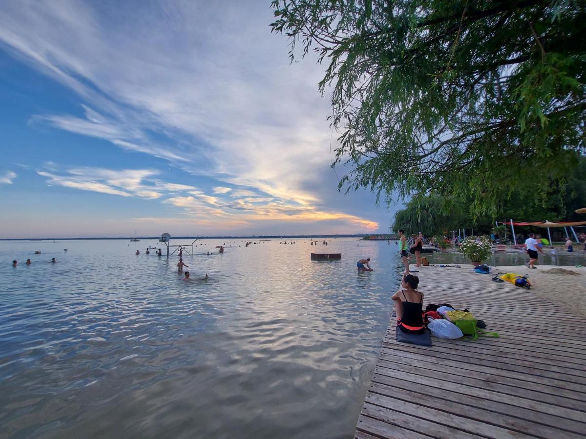 Tulipan Bungalow Camping Resort Gyenesdias Luaran gambar