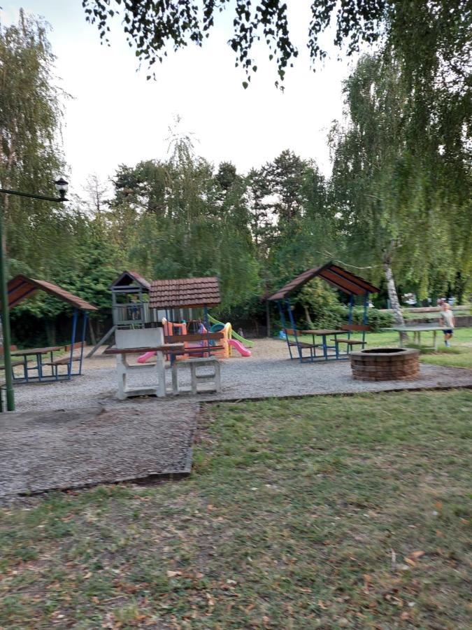 Tulipan Bungalow Camping Resort Gyenesdias Luaran gambar