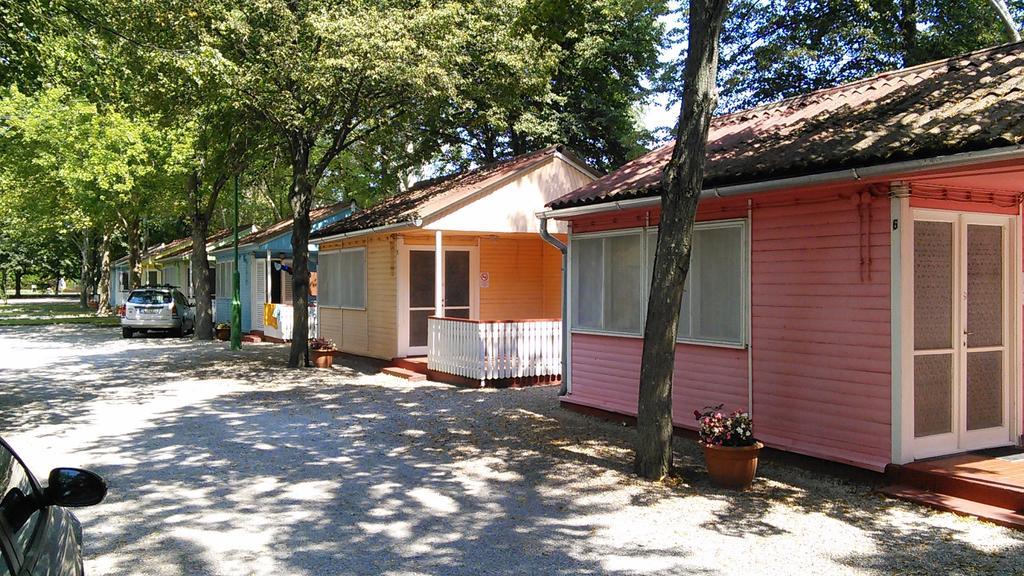 Tulipan Bungalow Camping Resort Gyenesdias Luaran gambar