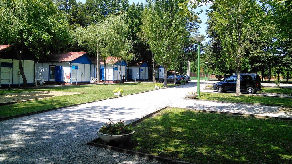 Tulipan Bungalow Camping Resort Gyenesdias Luaran gambar