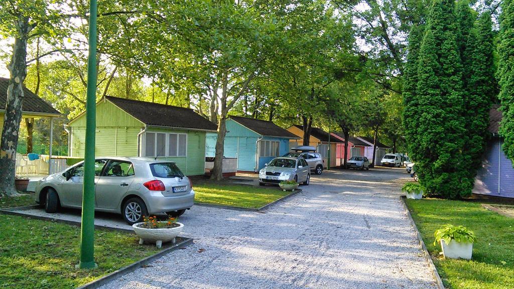 Tulipan Bungalow Camping Resort Gyenesdias Luaran gambar