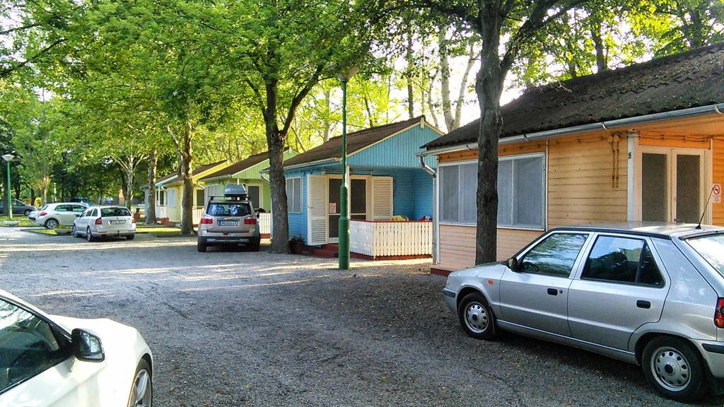 Tulipan Bungalow Camping Resort Gyenesdias Luaran gambar