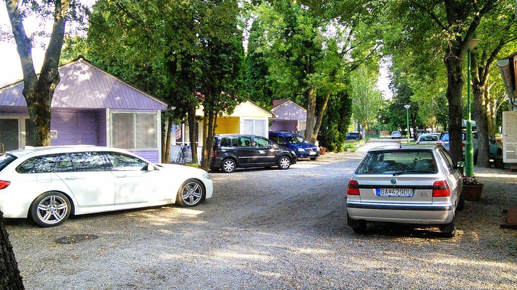 Tulipan Bungalow Camping Resort Gyenesdias Luaran gambar